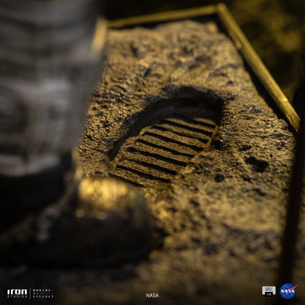 NASA Legacy Replica Statue 1/4 Apollo 11 Astronaut 58 cm [7]