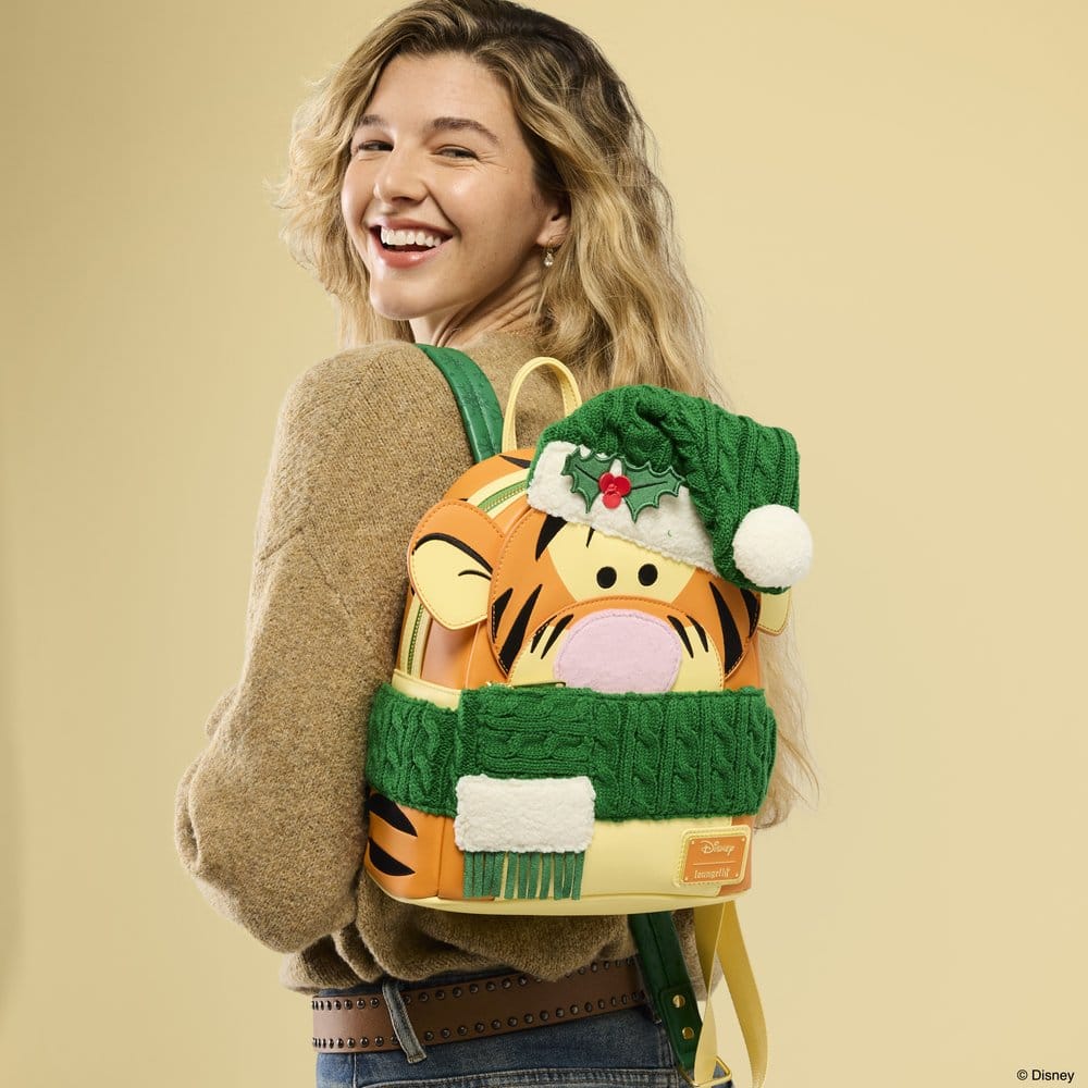 PRECOMENZI - Winnie the Pooh by Loungefly Mini Backpack Holiday